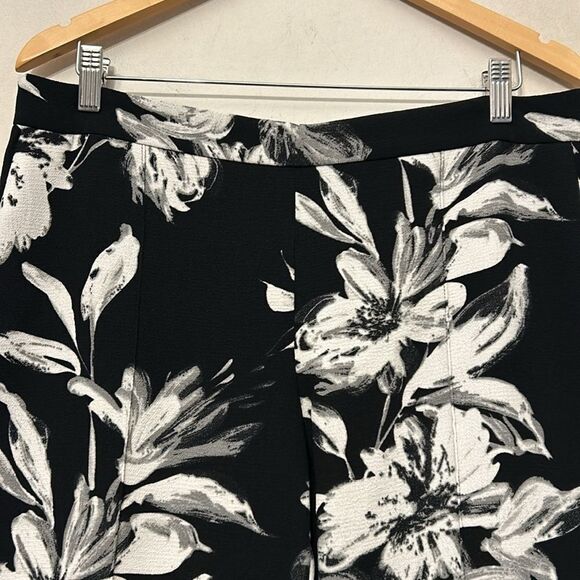 Katherine Barclay black white gray floral pull on pants Size 12 EUC - Picture 3 of 13